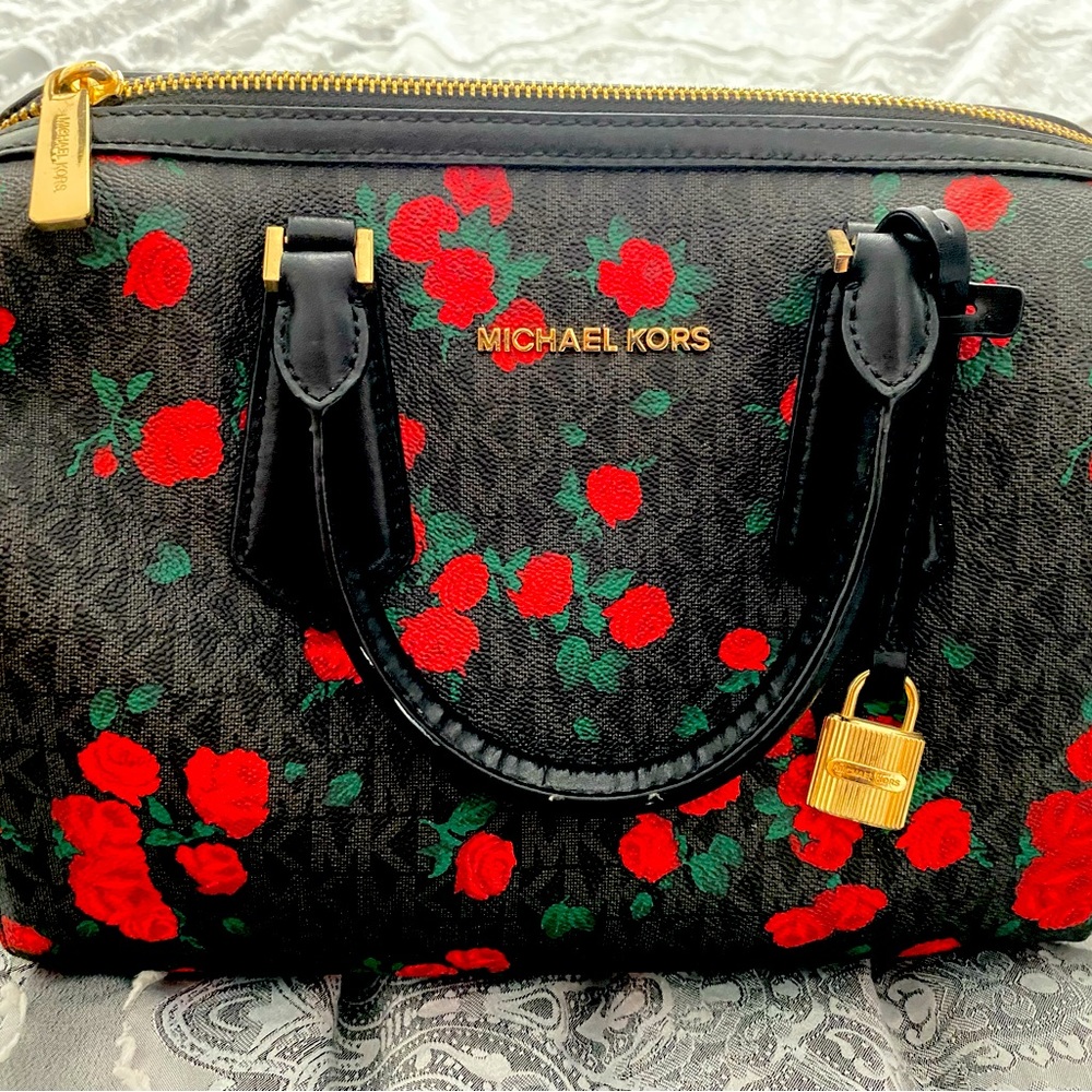 🔥🔥🔥SALE!!!MICHAEL Michael Kors Black/Red Rose Printed Signature Leather